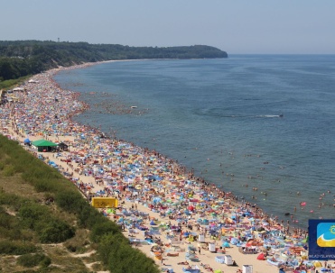 Widok z góry na plażę we Władysławowie.